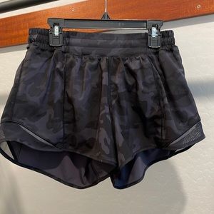 Black Camo Lululemon Hotty hot shorts size 6